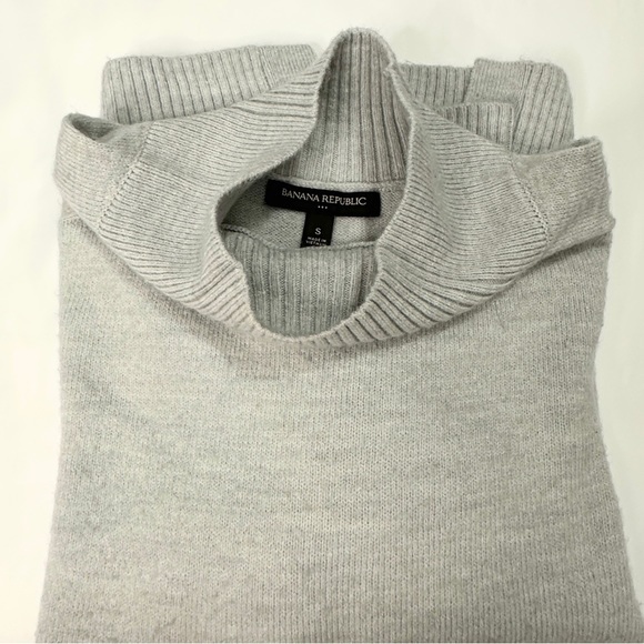Banana Republic Mock Neck Split Hem Sweater - Light Grey - S - Picture 9 of 13